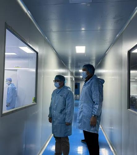 Fabrieksbezoek door gast op MEDICA-beurs in Duitsland; Onderzoek naar nieuwe kansen op de Europese medische markt