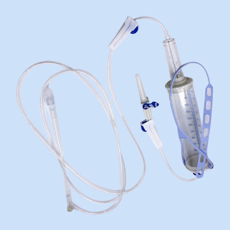 Pediatrische infusieset met Burette